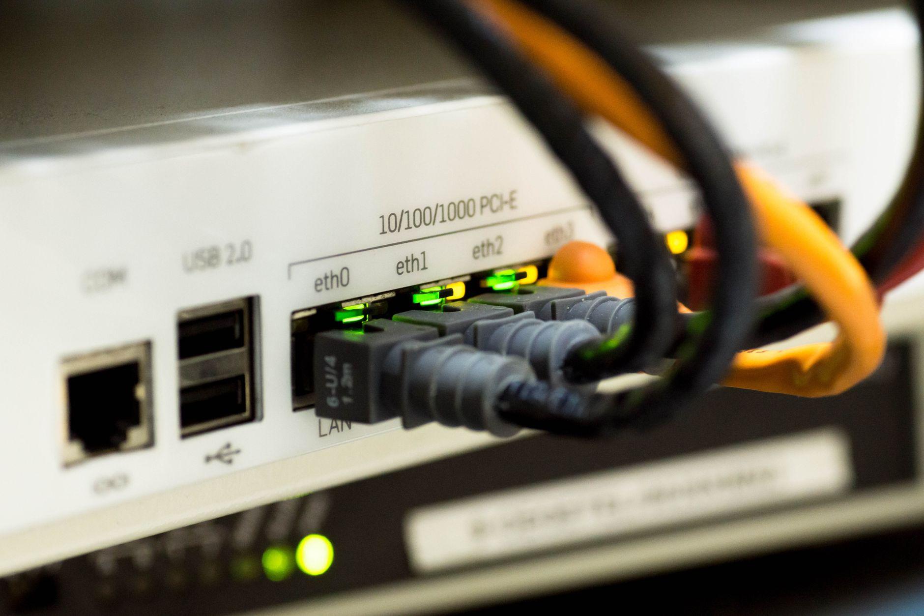 机器流量将超人类流量千倍？Cloudflare 数据背后的安全隐忧与 AI 时代的信任危机