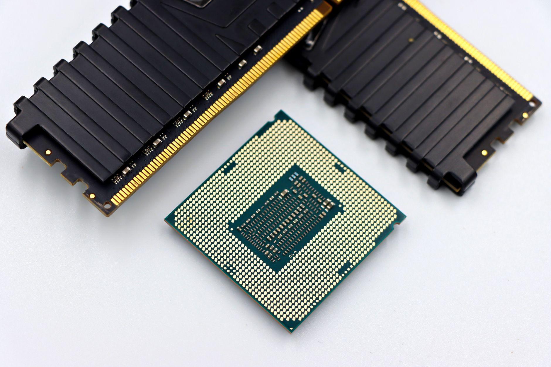 内存条价格飙涨超800%：AI 算力需求如何重塑 PC 组装市场