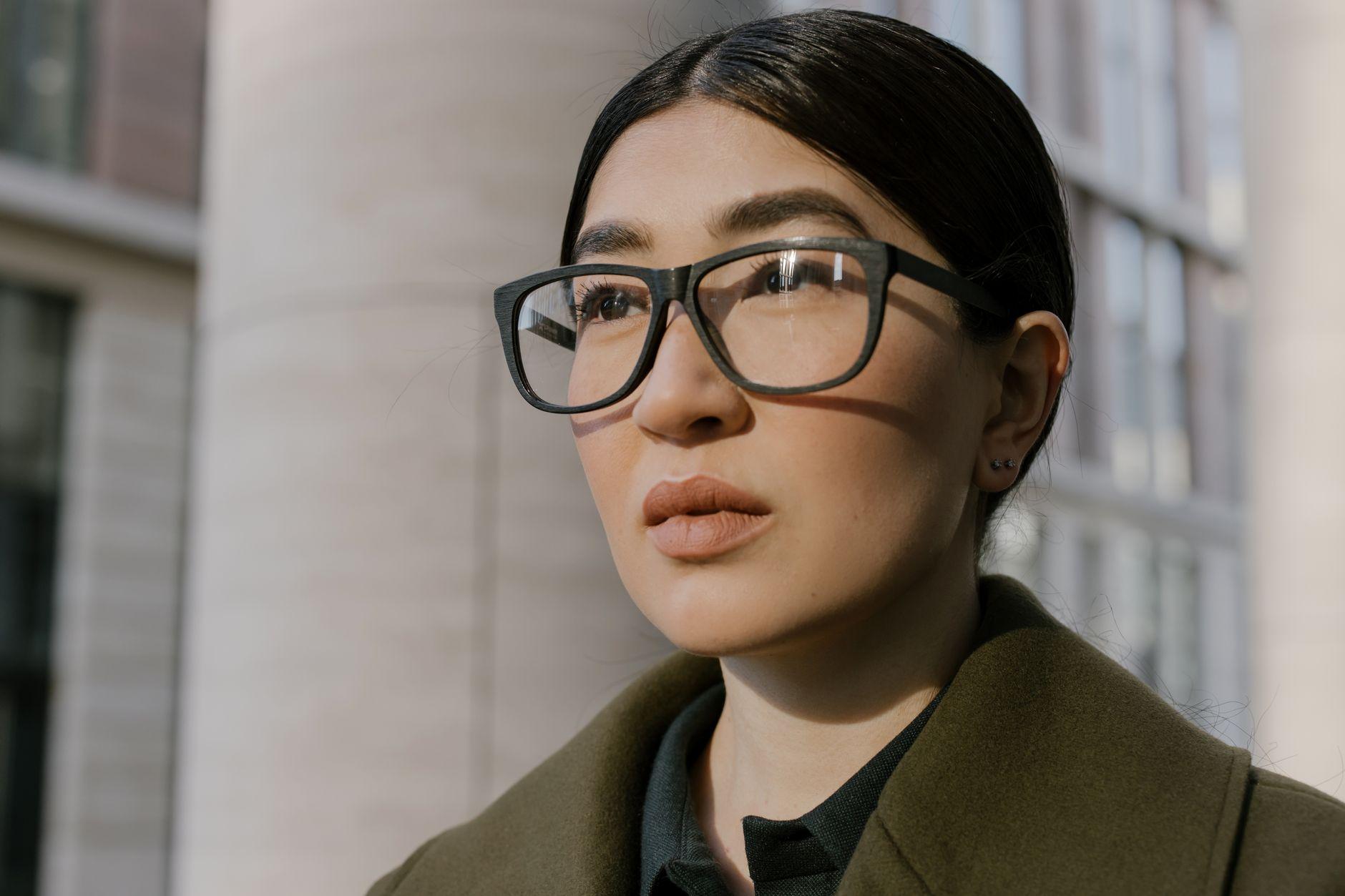 雷鸟 iO 智能眼镜深度解析：1996 元起的“人类增强”新物种，如何重新定义 AI 眼镜？