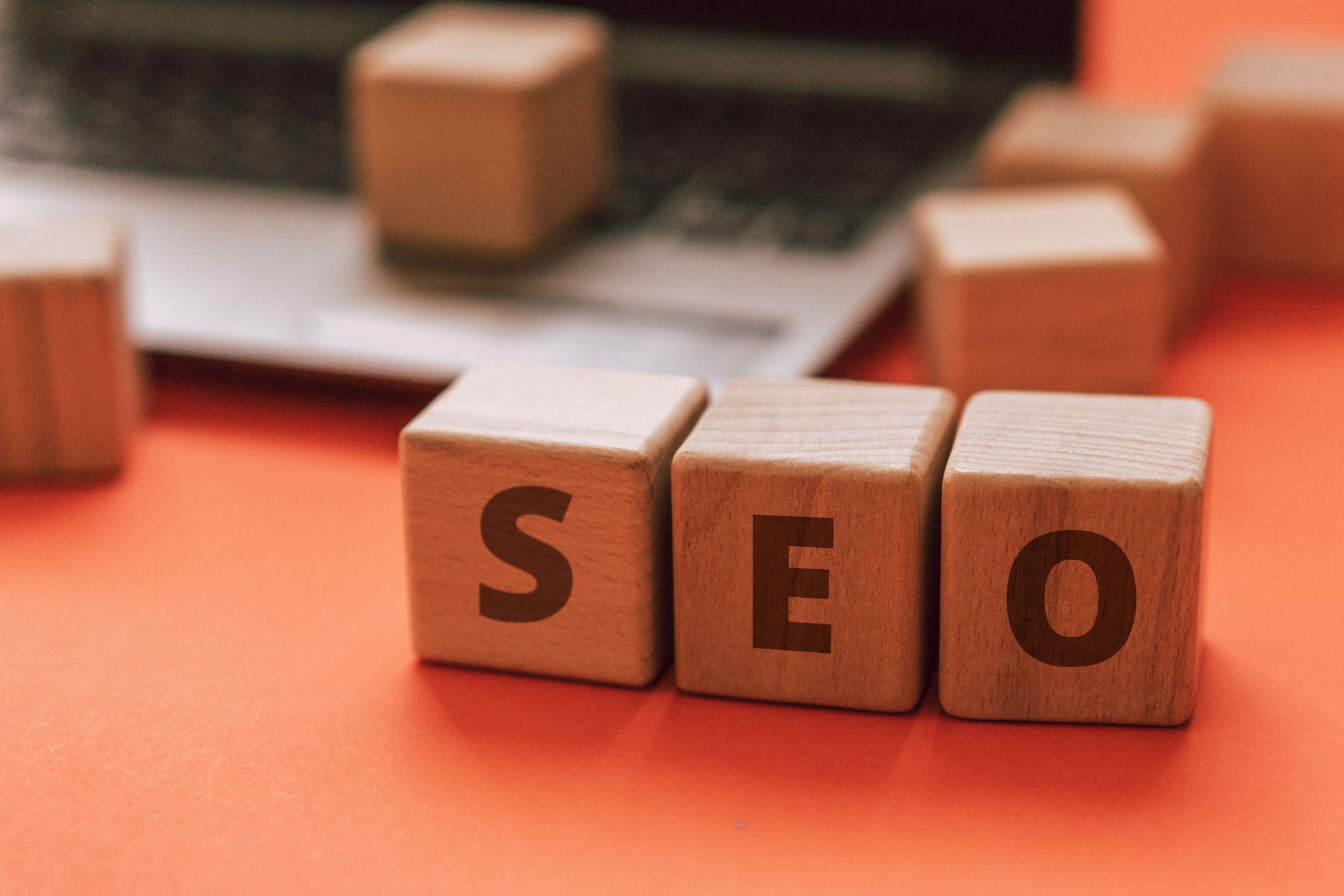 Profound 与 Semrush AEO 深度对比:哪个更适合你的 AI 优化策略?